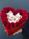Коробка с розами и конфетами
